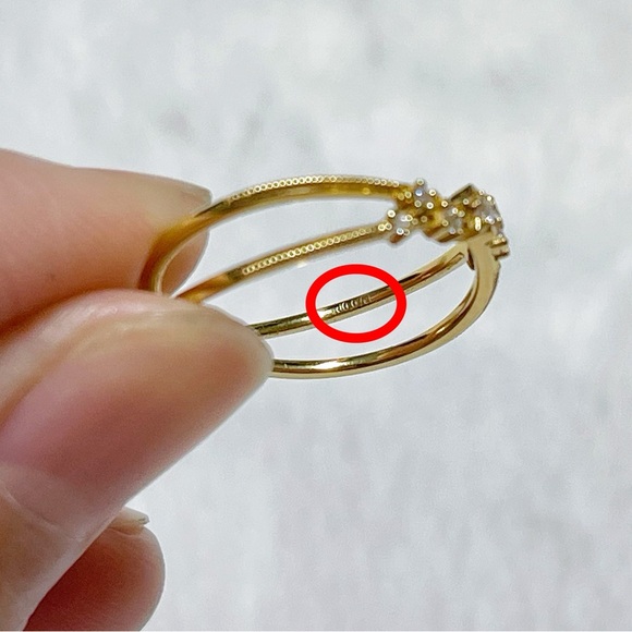 ✨Host Pick✨18K Yellow Gold and Diamond Starry Night Crossover Ring - Picture 13 of 15